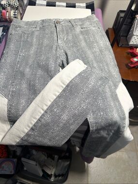 Womens Gray Patterned Jeans with White Accent by DKNY Jeans Sz 4
